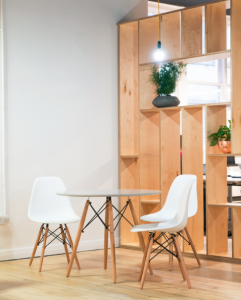 Chaises et table de salon